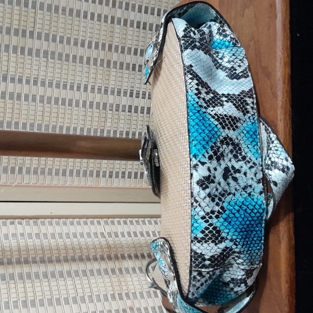 Linear LR Handbag - Picture 5 of 6